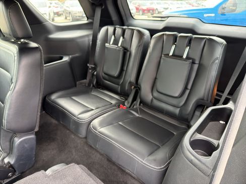 Used 2016 Ford Explorer XLT w/ Equipment Group 202A AWD/4WD image 10
