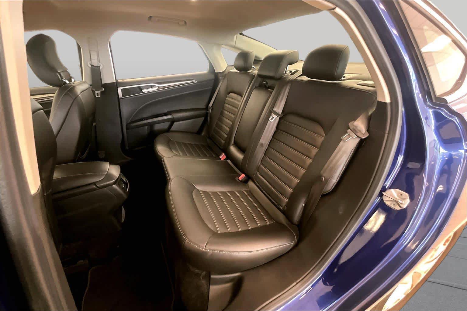 Used 2014 Ford Fusion SE w/ Equipment Group 202A FWD image 17