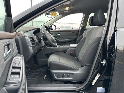 Used 2023 Nissan Rogue SV image 8