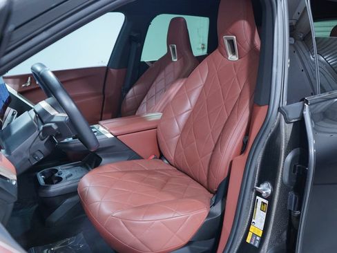 Used 2023 BMW iX xDrive50 w/ Sport Package AWD/4WD image 7