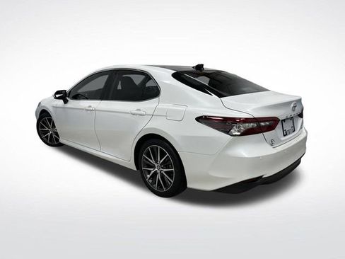 Used 2023 Toyota Camry XLE image 3