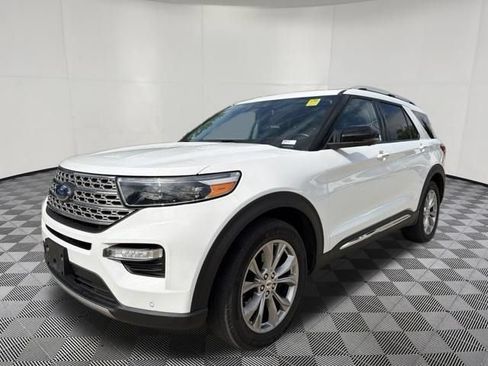 Used 2021 Ford Explorer Limited w/ Equipment Group 301A AWD/4WD image 14