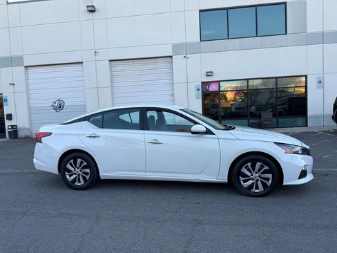 Used 2022 Nissan Altima 2.5 S image 3