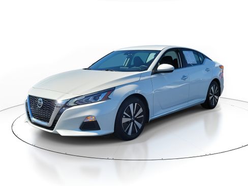 Certified 2022 Nissan Altima 2.5 SV image 2