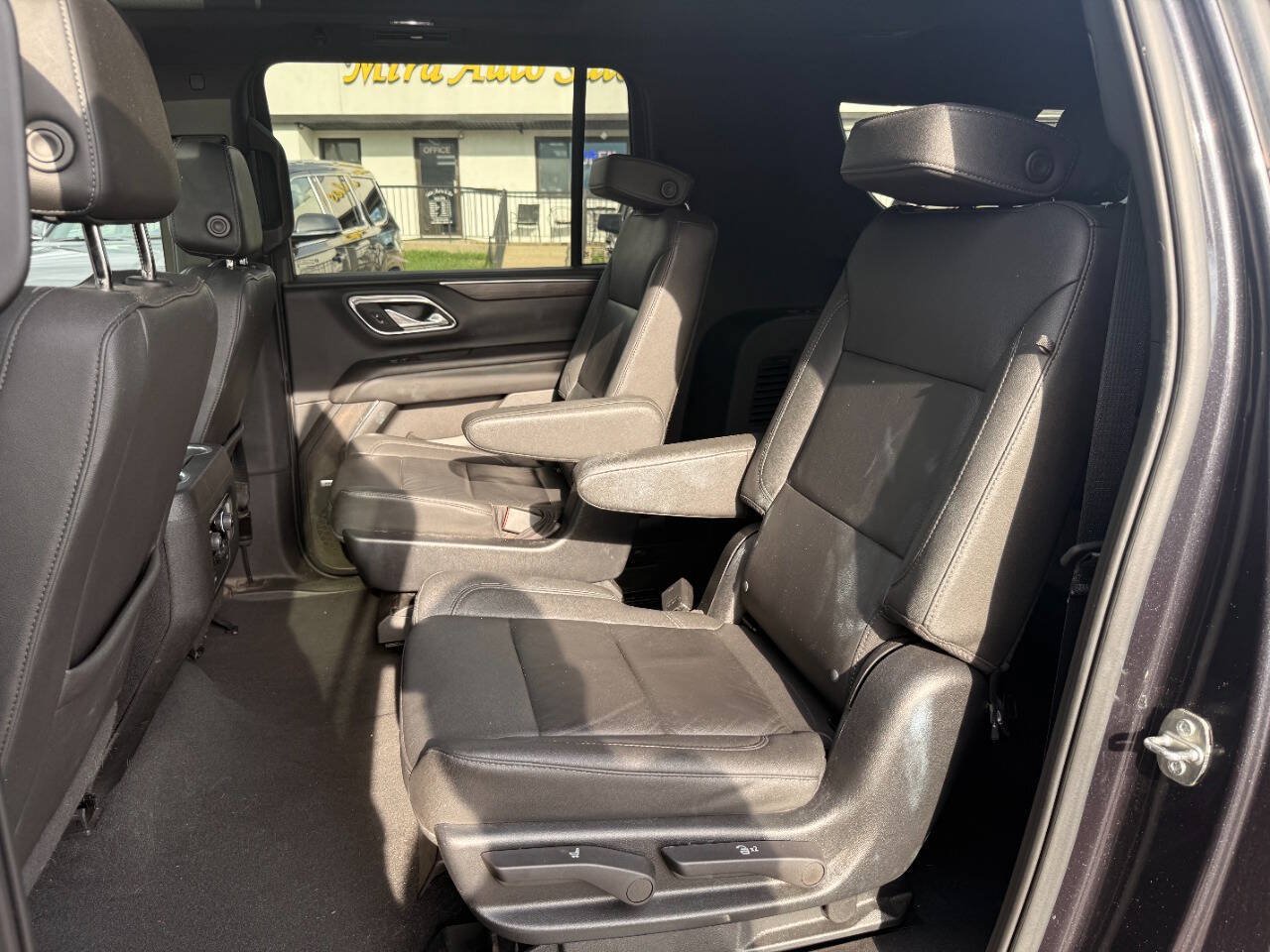Used 2023 Chevrolet Suburban LT w/ Luxury Package AWD/4WD image 16
