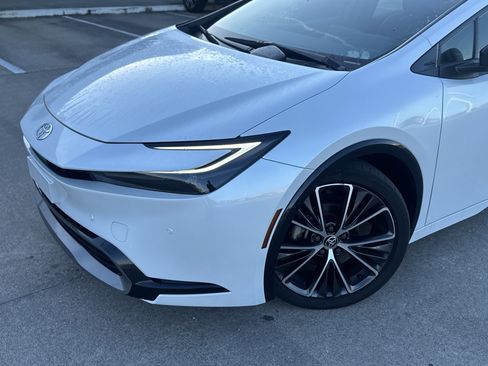 Used 2024 Toyota Prius XLE image 2