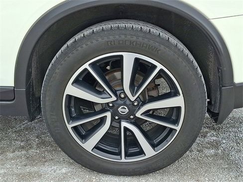 Used 2017 Nissan Rogue SL w/ SL Premium Package image 9