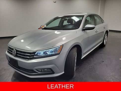 Used 2017 Volkswagen Passat 1.8T SEL Premium image 5