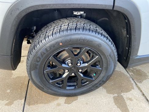 Used 2025 Jeep Grand Cherokee Altitude AWD/4WD image 31