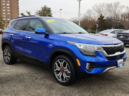 Used 2022 Kia Seltos SX w/ Sunroof Package image 3