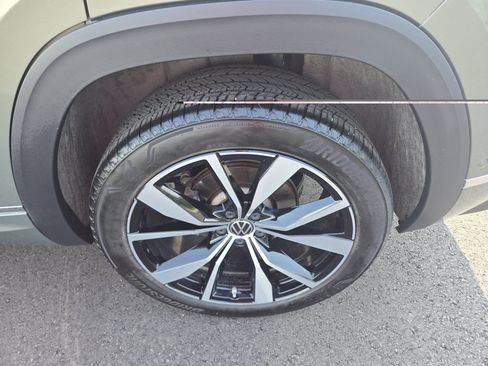 Used 2025 Volkswagen Atlas Cross Sport SEL Premium R-Line AWD/4WD image 27
