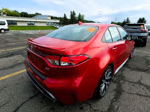 Used 2020 Toyota Corolla SE FWD image 2