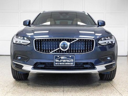 Used 2026 Volvo V90 B6 Cross Country Ultra image 2