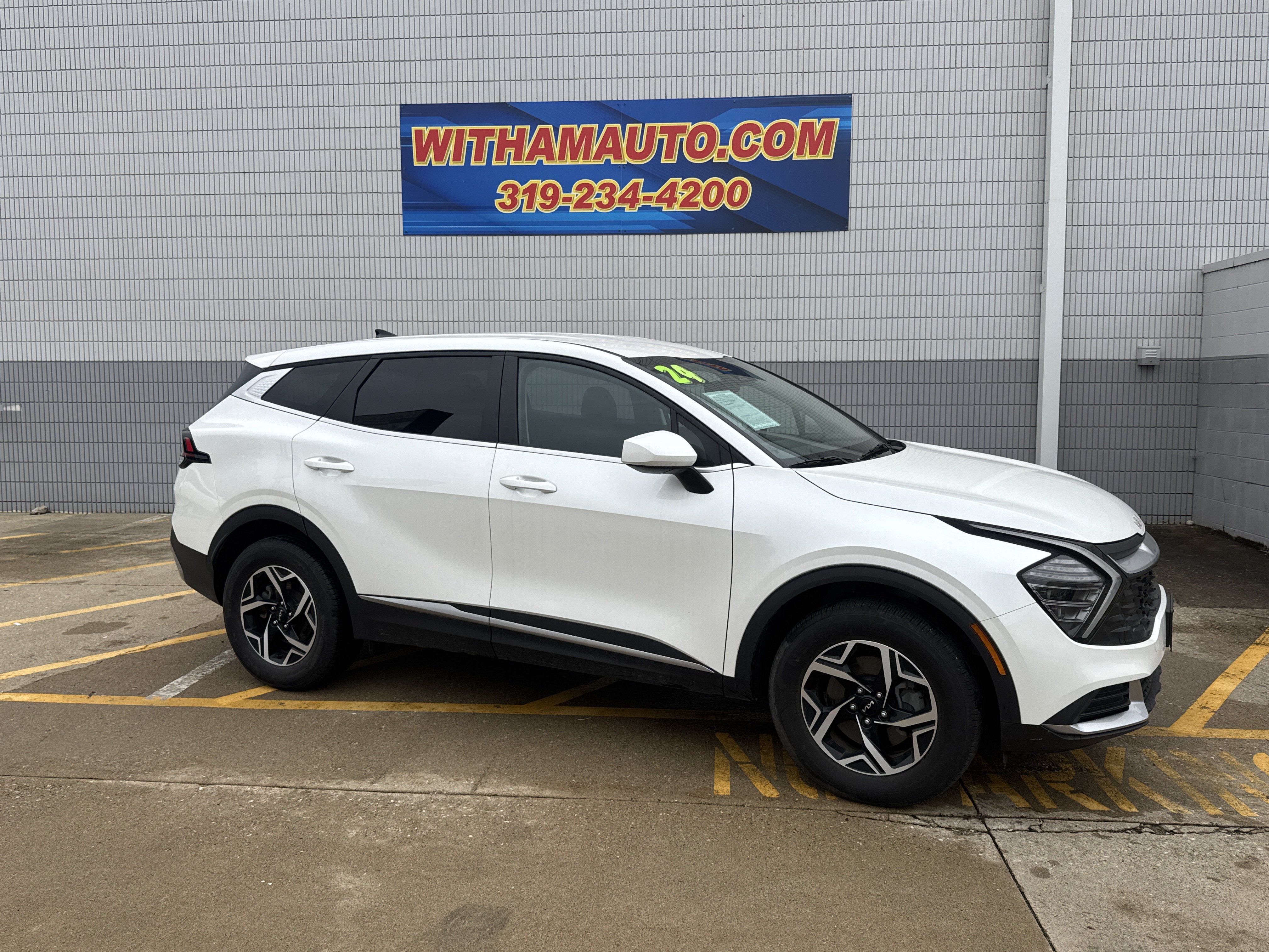 Used 2024 Kia Sportage LX AWD/4WD image 2