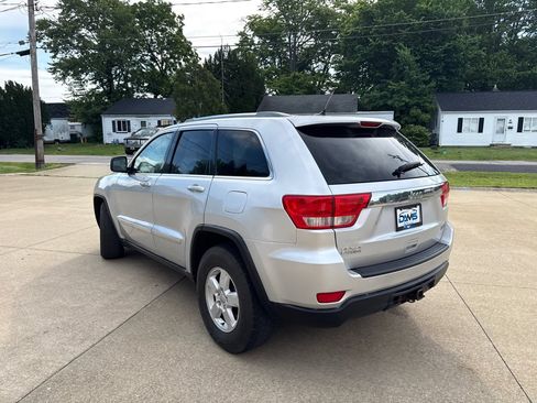 Used 2012 Jeep Grand Cherokee Laredo w/ Laredo E Group AWD/4WD image 8
