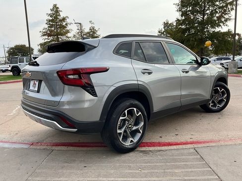 Used 2025 Chevrolet Trax LT image 6