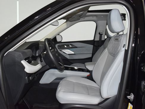 Used 2026 Ford Explorer Platinum w/ LUX Leather Package AWD/4WD image 37