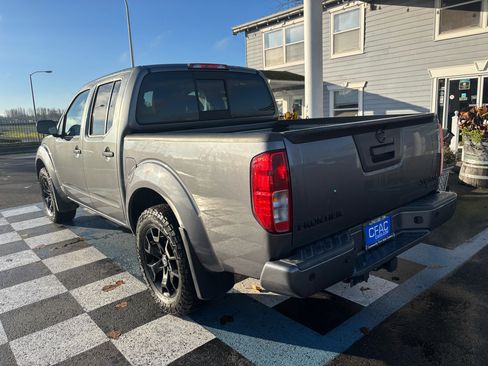 Used 2020 Nissan Frontier SV w/ Midnight Edition Floor Mats image 3