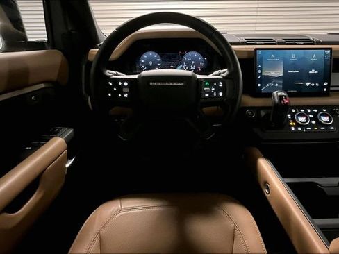 Certified 2025 Land Rover Defender 130 X-Dynamic SE AWD/4WD image 4