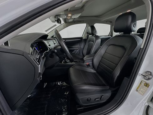 Used 2023 Volkswagen Jetta SE w/ Panoramic Sunroof Package image 12