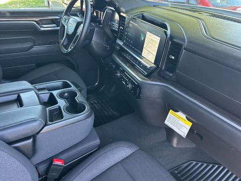 Used 2025 Chevrolet Silverado 1500 LT AWD/4WD image 18