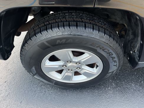 Used 2012 Jeep Liberty Sport AWD/4WD image 36