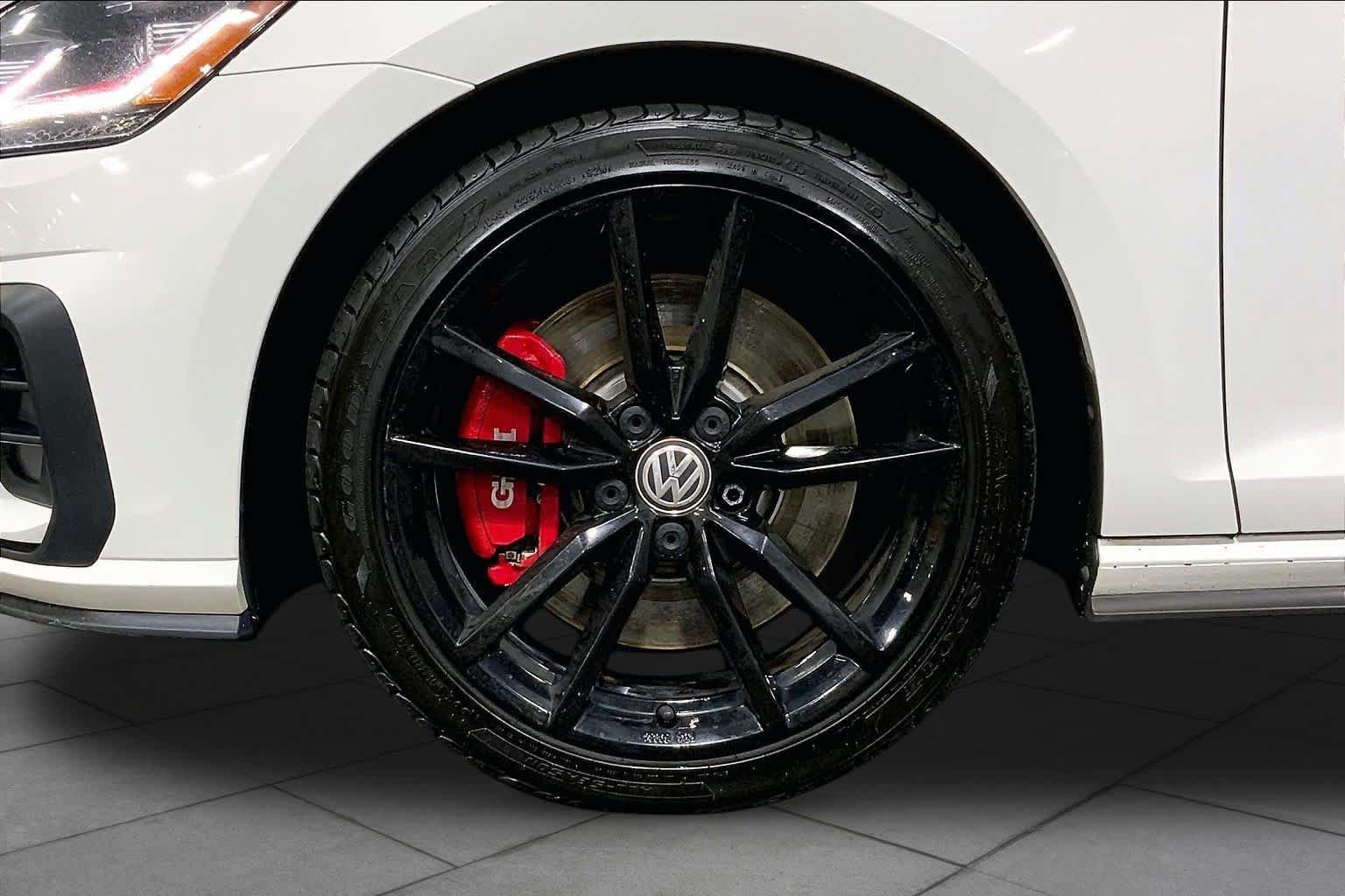 Used 2021 Volkswagen GTI SE FWD image 11