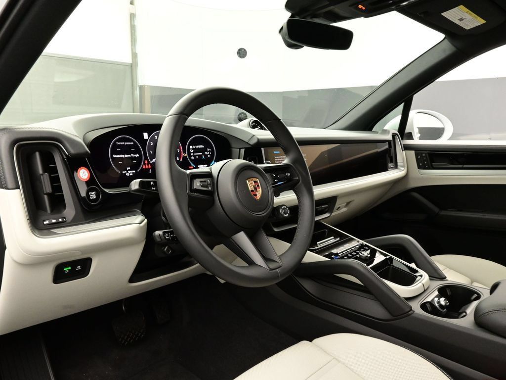 Certified 2025 Porsche Cayenne E-Hybrid AWD/4WD image 4