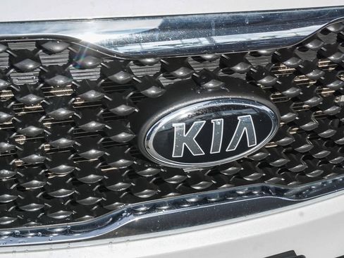 Used 2017 Kia Sorento AWD w/ LX Convenience Package image 12