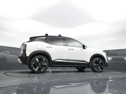 New 2026 Nissan Kicks SR FWD image 29