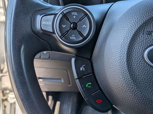 Used 2015 Kia Soul image 16