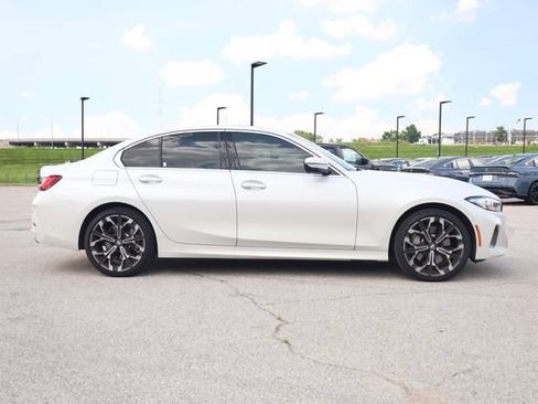 Used 2025 BMW 330i xDrive Sedan w/ Premium Package AWD/4WD image 4