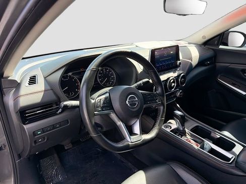 Used 2022 Nissan Sentra SR w/ SR Premium Package FWD image 9