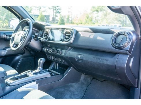 Used 2019 Toyota Tacoma TRD Sport w/ Technology Package image 15