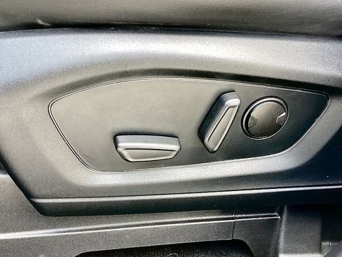 Used 2021 Ford Explorer XLT w/ Equipment Group 202A image 10