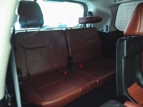 Used 2017 Lexus LX 570 4WD image 31