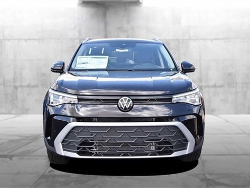 New 2025 Volkswagen Taos SE image 4