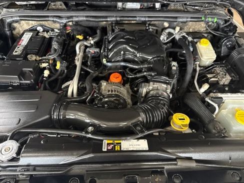Used 2016 Jeep Wrangler Unlimited Sahara AWD/4WD image 29