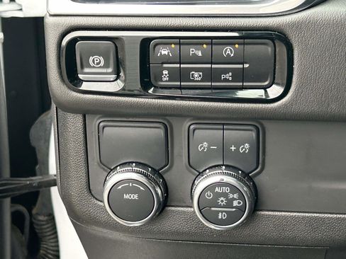 Used 2025 GMC Yukon Denali image 22