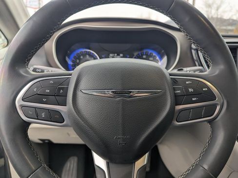 Used 2023 Chrysler Voyager LX image 19