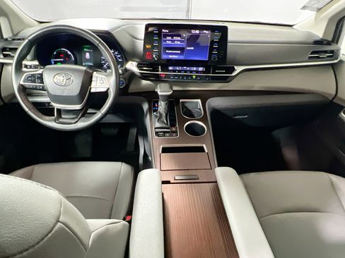 Used 2023 Toyota Sienna XLE image 30