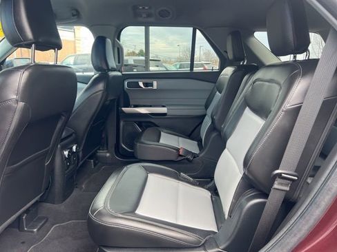 Used 2023 Ford Explorer XLT w/ Equipment Group 202A AWD/4WD image 19