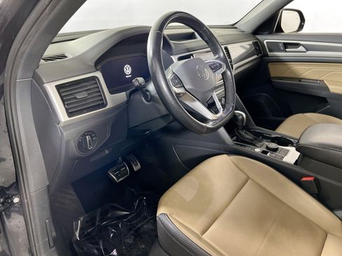 Used 2023 Volkswagen Atlas Cross Sport SEL R-Line AWD/4WD image 9