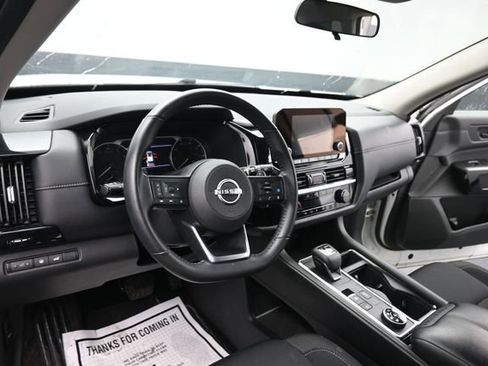 Used 2025 Nissan Pathfinder SV AWD/4WD image 15