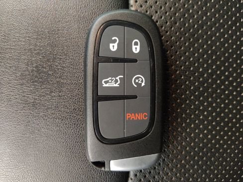 Used 2022 Jeep Cherokee Latitude Lux w/ Sun & Sound Group image 32