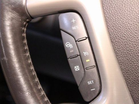 Used 2013 Chevrolet Avalanche LTZ image 23