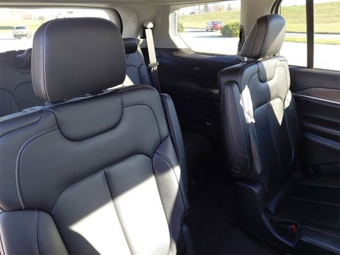 Used 2023 Jeep Grand Cherokee L Limited image 19