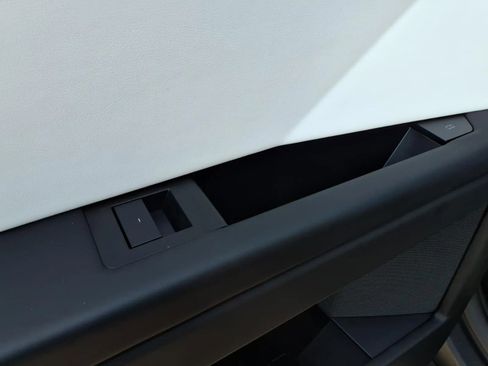 Used 2024 Tesla Cybertruck AWD Crew Cab image 22