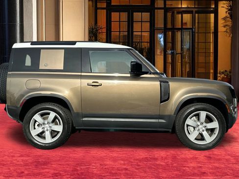 Used 2021 Land Rover Defender 90 First Edition image 9