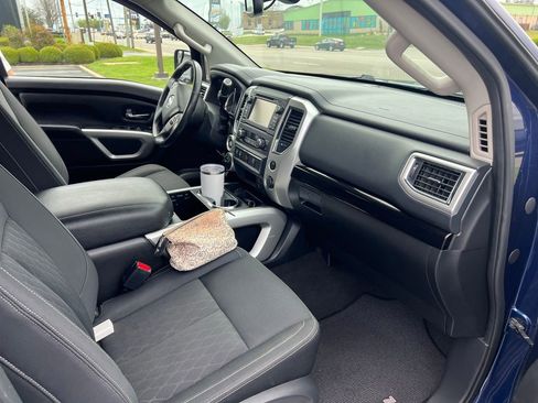 Used 2018 Nissan Titan SV w/ SV Convenience Package image 14